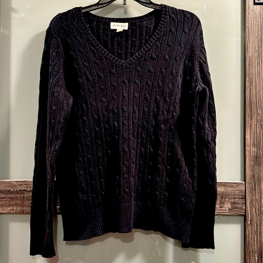 St. John’s Bay black V-neck ribbed sweater. XL